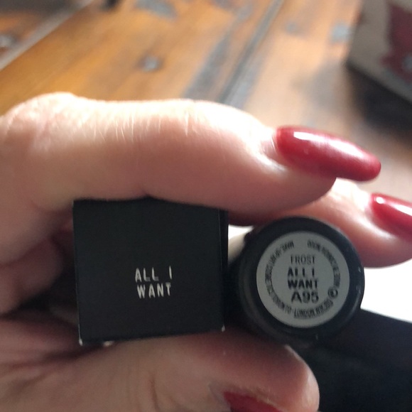 Mac frost lipstick: All I want - Picture 2 of 3